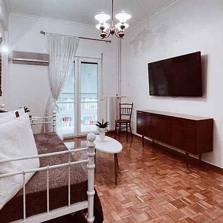 Vintage 2-Bedroom Apt In The Heart Of The City Афины Экстерьер фото