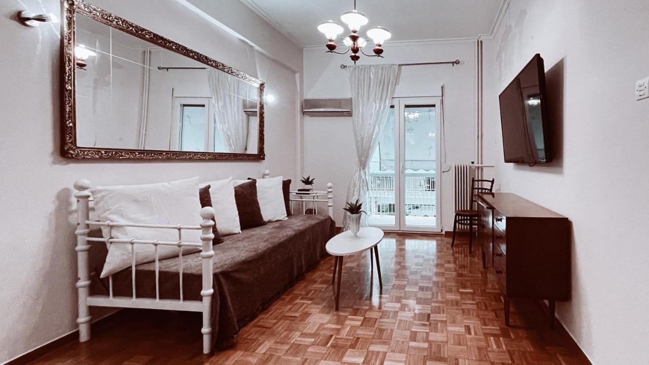 Vintage 2-Bedroom Apt In The Heart Of The City Афины Экстерьер фото