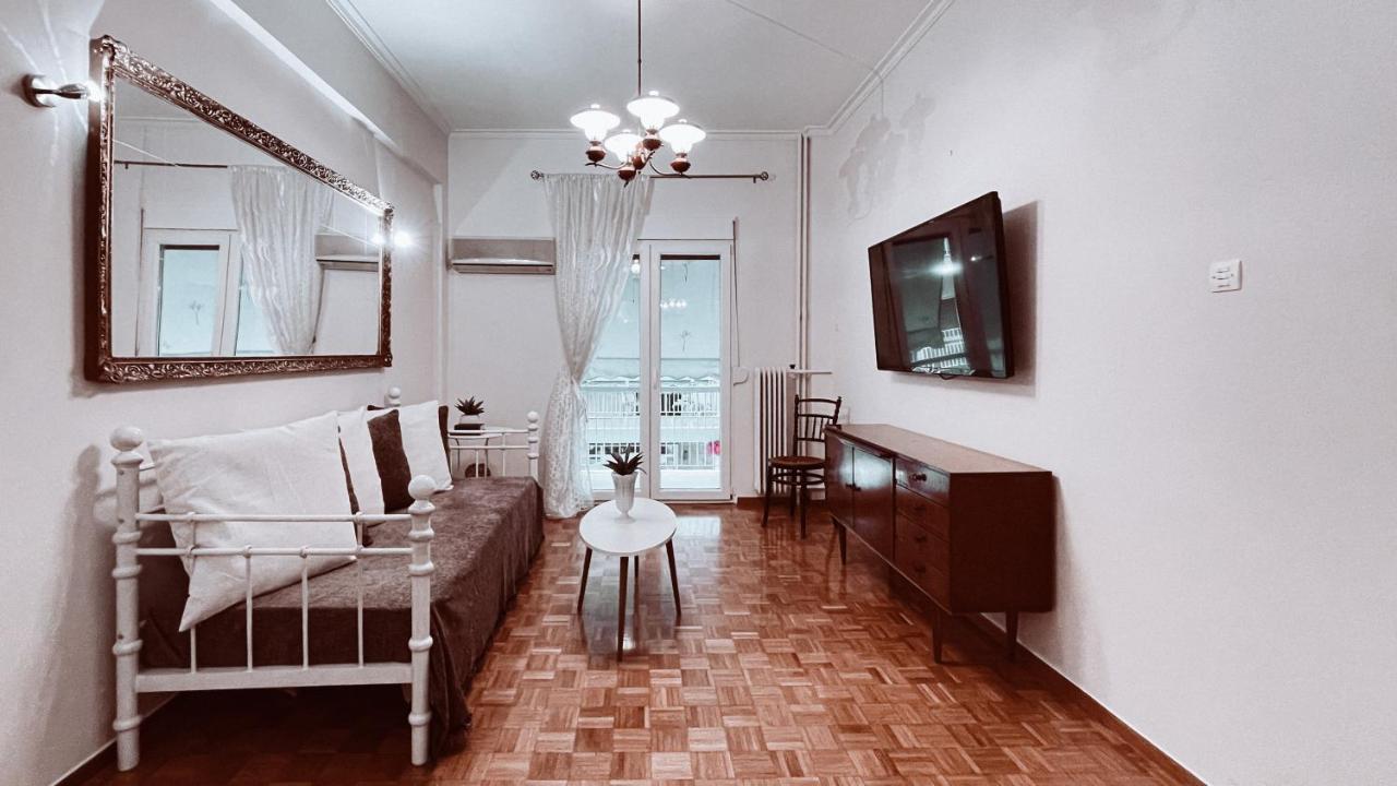 Vintage 2-Bedroom Apt In The Heart Of The City Афины Экстерьер фото