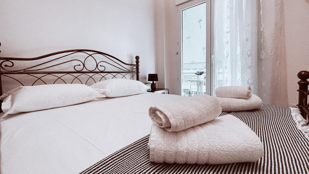 Vintage 2-Bedroom Apt In The Heart Of The City Афины Экстерьер фото