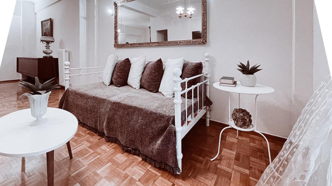 Vintage 2-Bedroom Apt In The Heart Of The City Афины Экстерьер фото