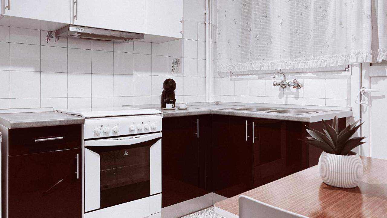 Vintage 2-Bedroom Apt In The Heart Of The City Афины Экстерьер фото