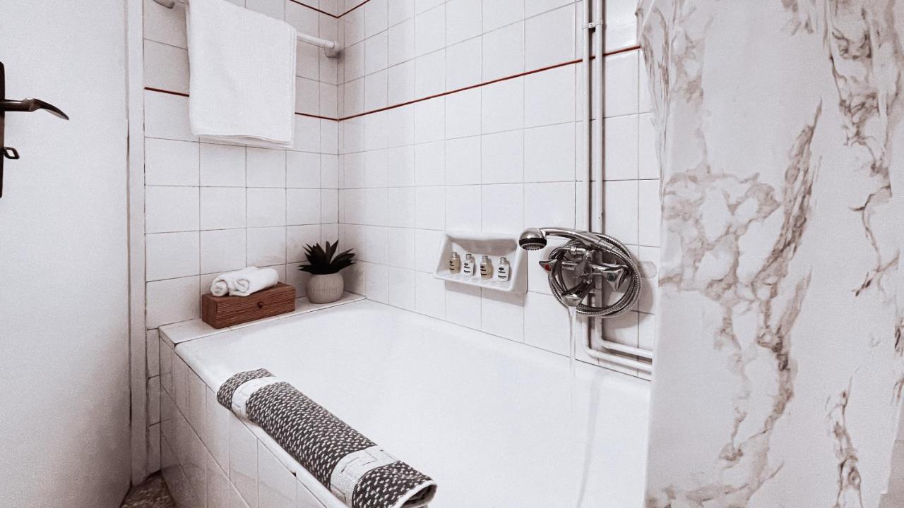 Vintage 2-Bedroom Apt In The Heart Of The City Афины Экстерьер фото