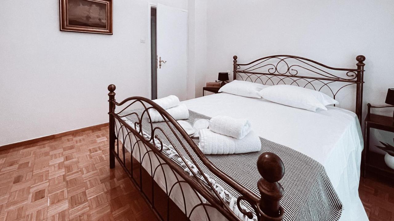 Vintage 2-Bedroom Apt In The Heart Of The City Афины Экстерьер фото