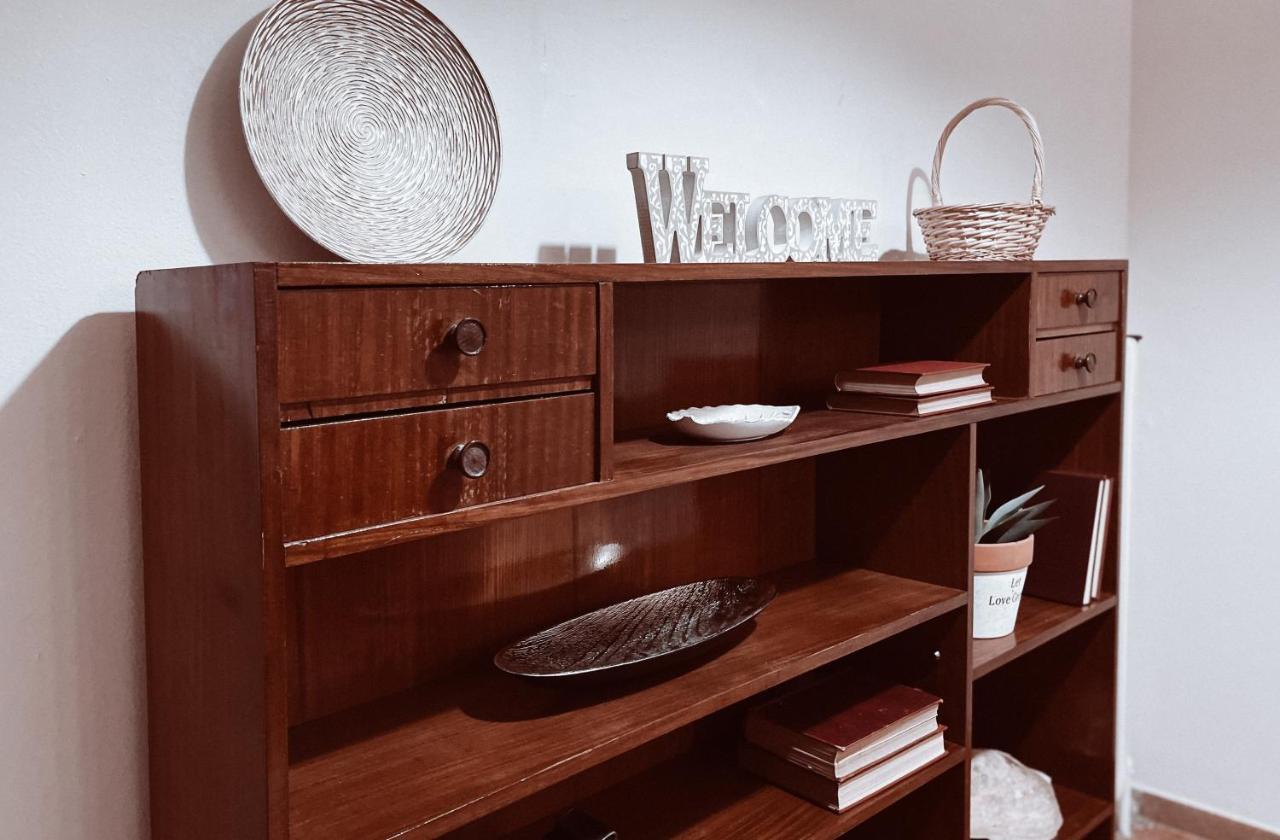 Vintage 2-Bedroom Apt In The Heart Of The City Афины Экстерьер фото