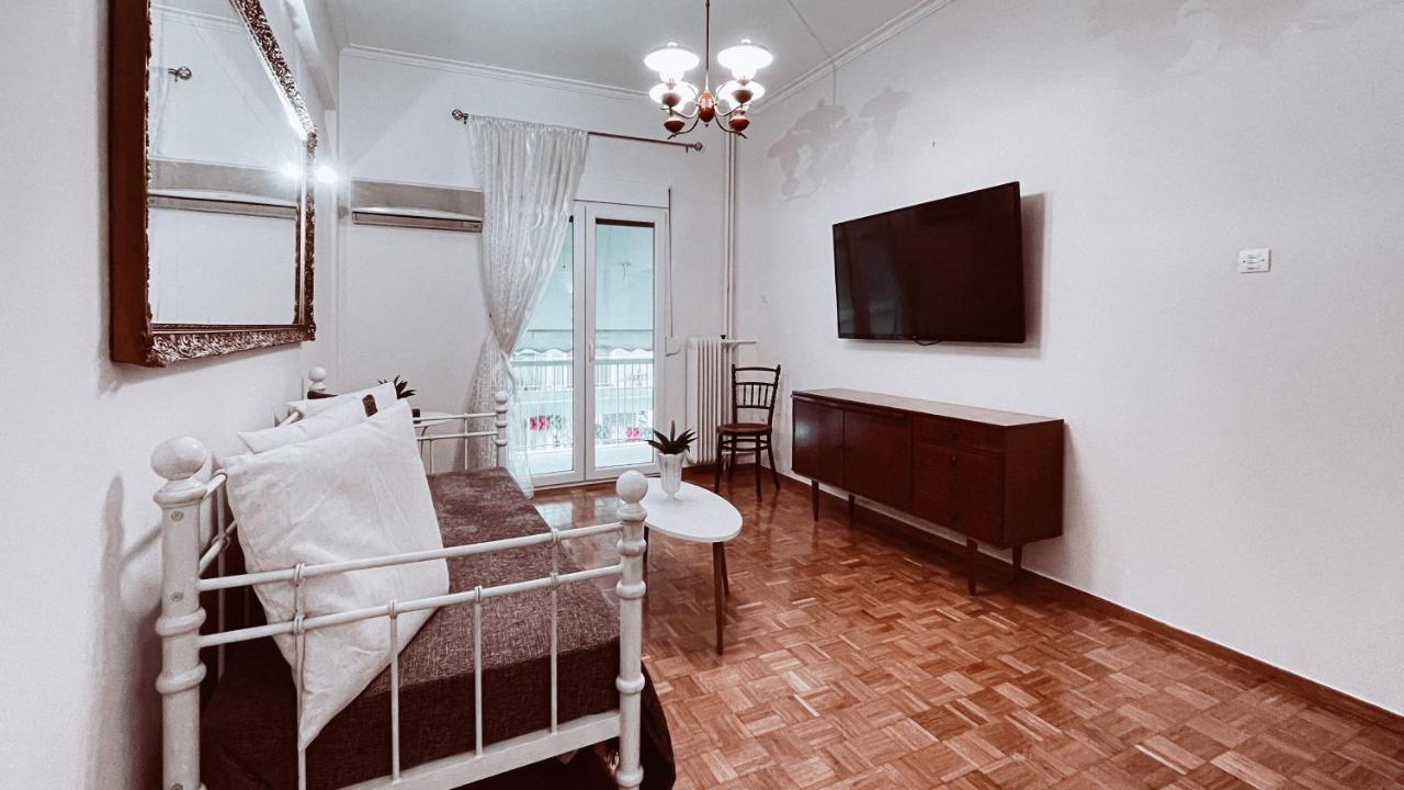 Vintage 2-Bedroom Apt In The Heart Of The City Афины Экстерьер фото